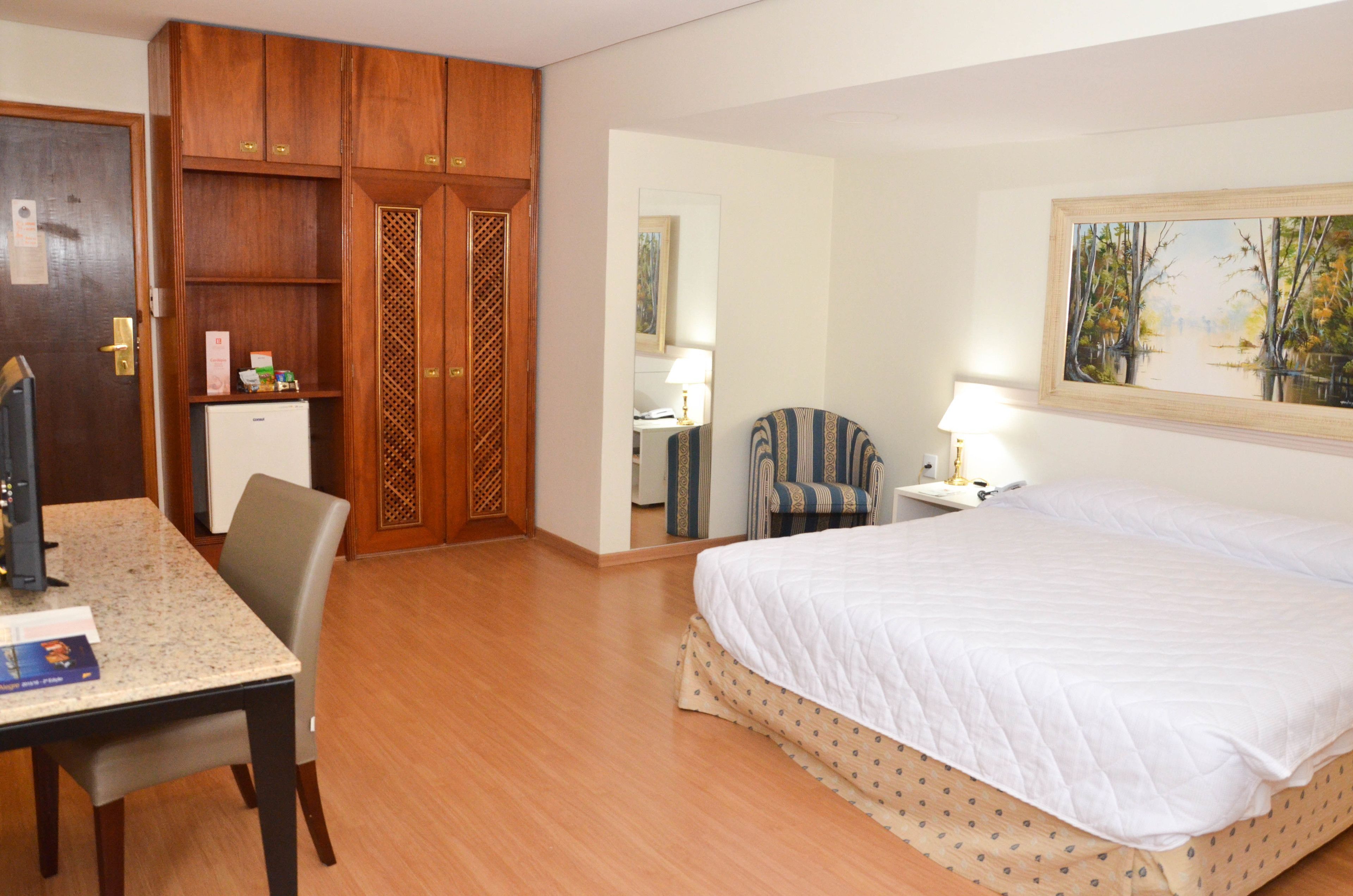 Minibar, desk, soundproofing, free WiFi