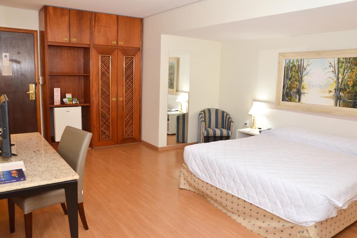 Minibar, desk, soundproofing, free WiFi