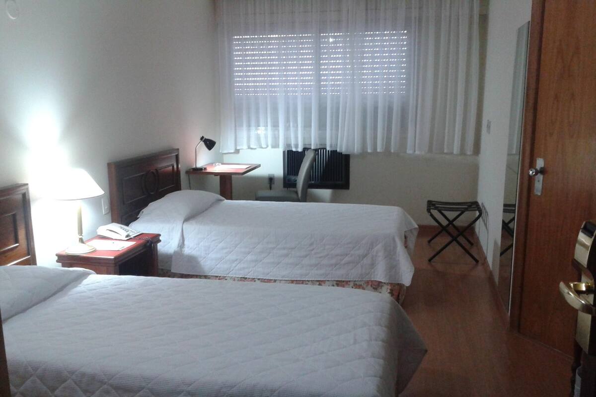 Minibar, desk, soundproofing, WiFi (free)