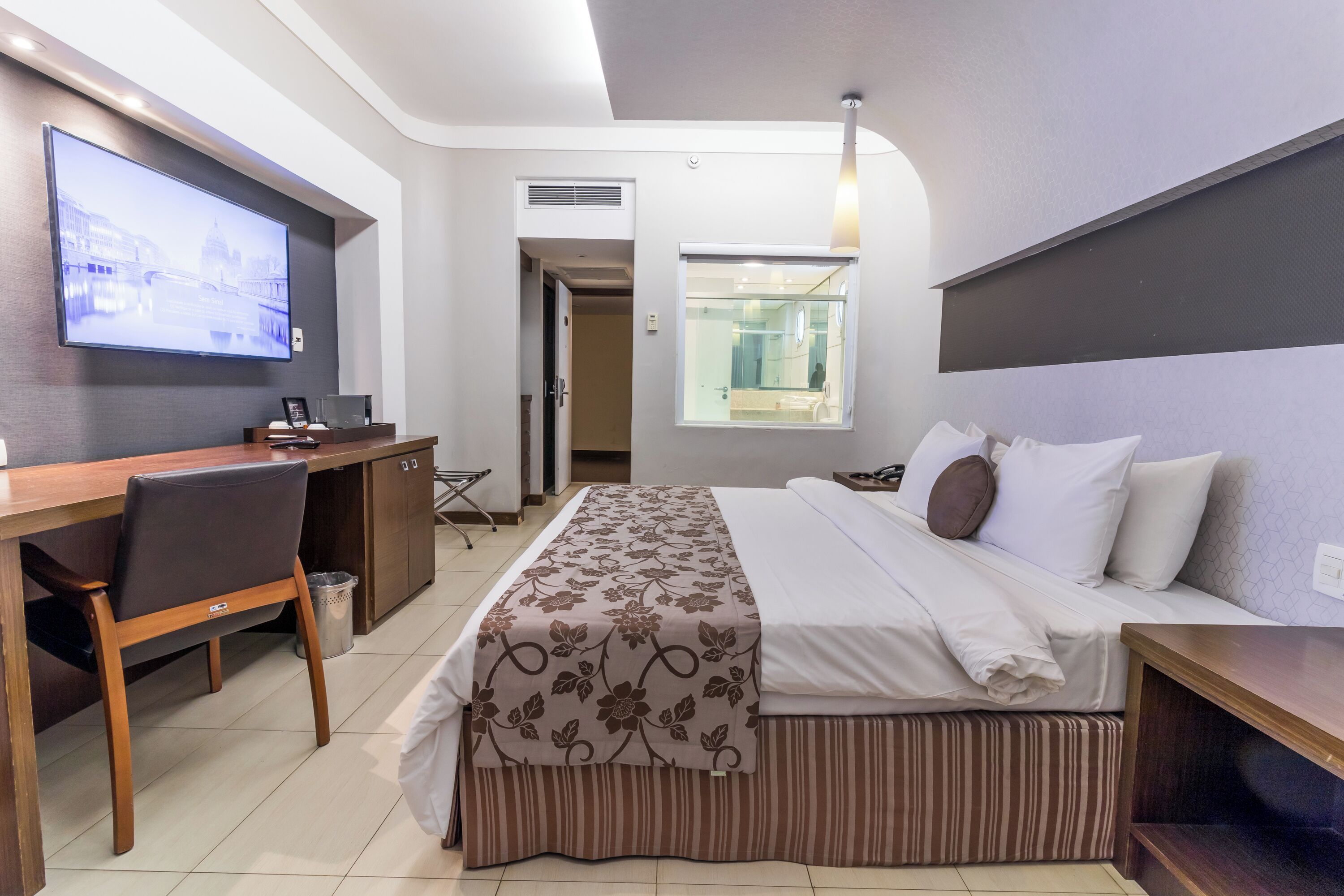 deluxe studio suite | minibar, in-room safe, blackout curtains, iron/ironing board