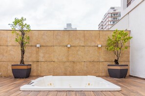 Bain à remous extérieur