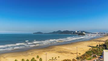Una playa cerca