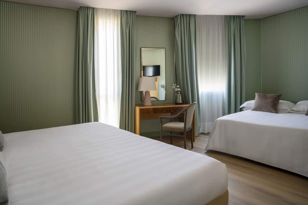 Phòng dành cho gia đình | Bộ đồ giường kháng dị ứng, nệm có lớp đệm bông, minibar 