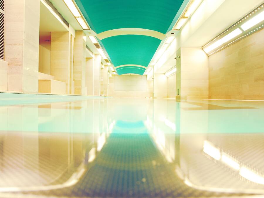 Indendørs pool