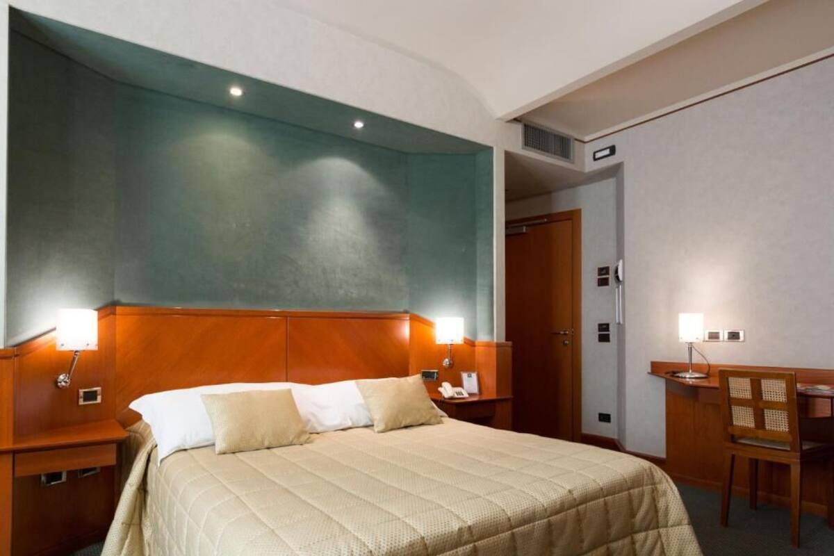 1 bedroom, hypo-allergenic bedding, pillow-top beds, minibar