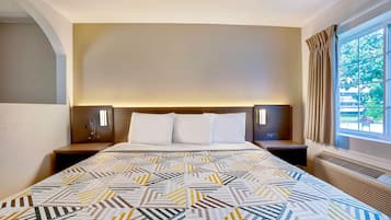 Pimennysverhot, silitysrauta/-lauta, ilmainen Wi-Fi, vuodevaatteet