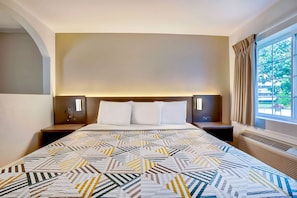 ผ้าม่านกันแสง, เตารีด/โต๊ะรีดผ้า, Wi-Fi ฟรี, ผ้าปูที่นอน