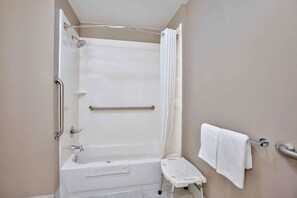 Accessible bathroom - Motel 6 Tulsa, OK - CENTRAL (Tulsa)