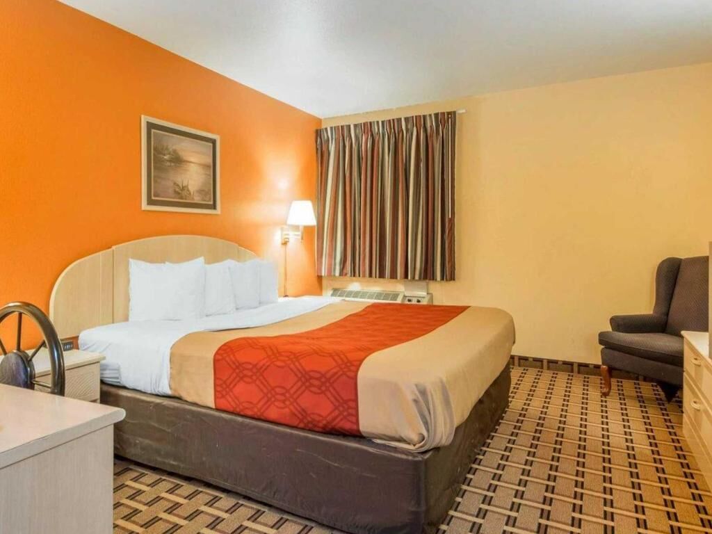 Blackout drapes, iron/ironing board, free WiFi, bed sheets