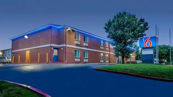 Fachada del alojamiento - Noche