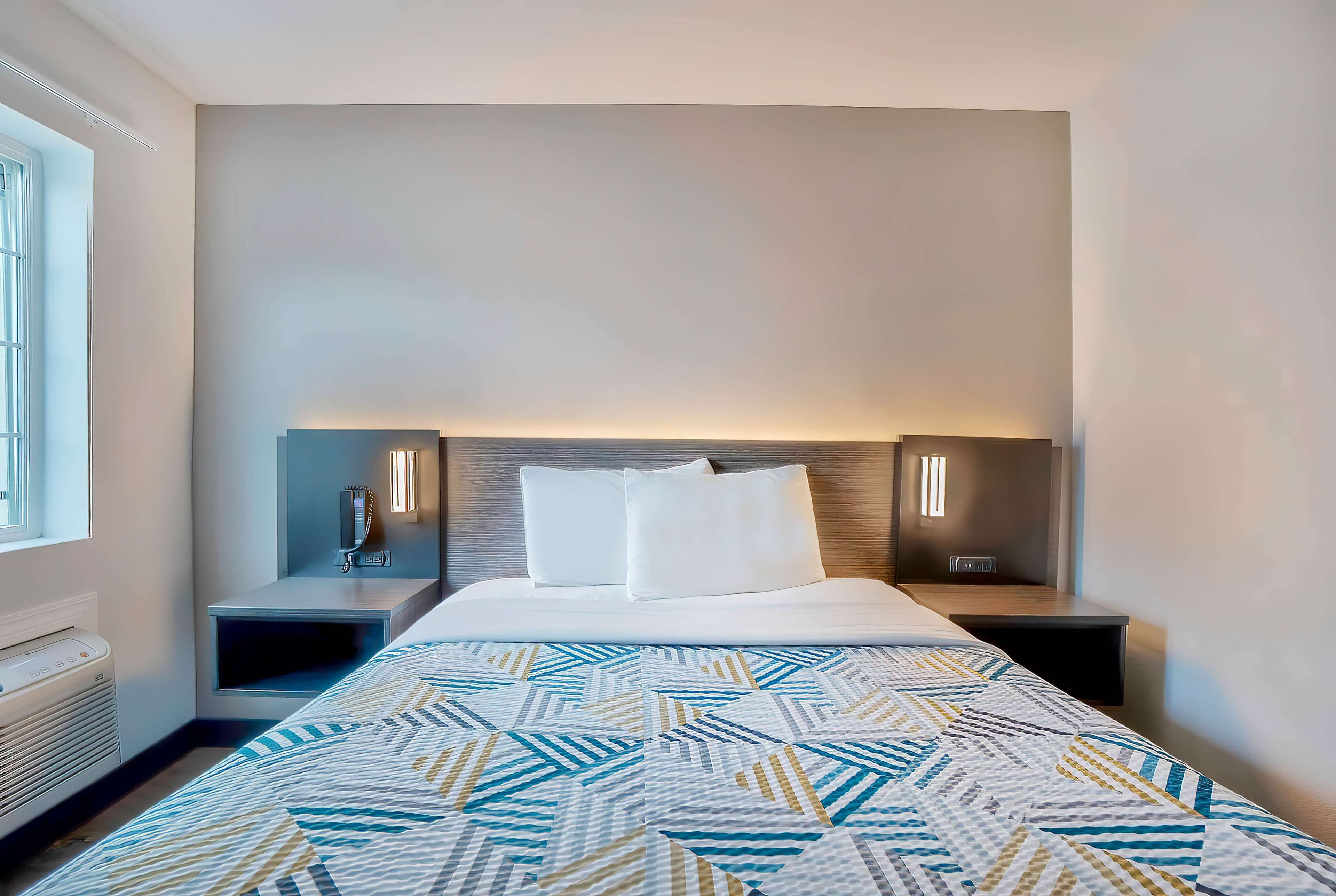 Blendingsgardiner, strykejern/-brett, wi-fi (inkludert) og sengetøy