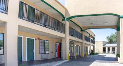 OYO Inn & Suites Medical Center San Antonio