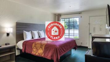 Desk, iron/ironing board, Internet, bed sheets