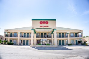 Front of property - OYO Inn & Suites Medical Center San Antonio (San Antonio)