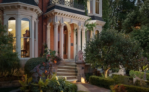 The Mansion On Delaware Ave