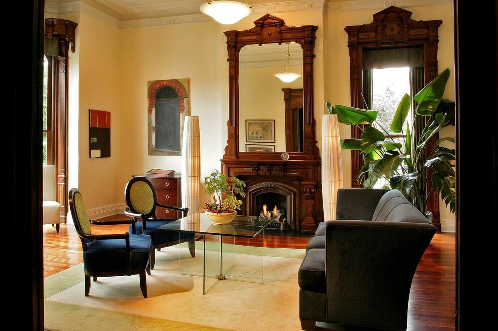 The Mansion On Delaware Ave