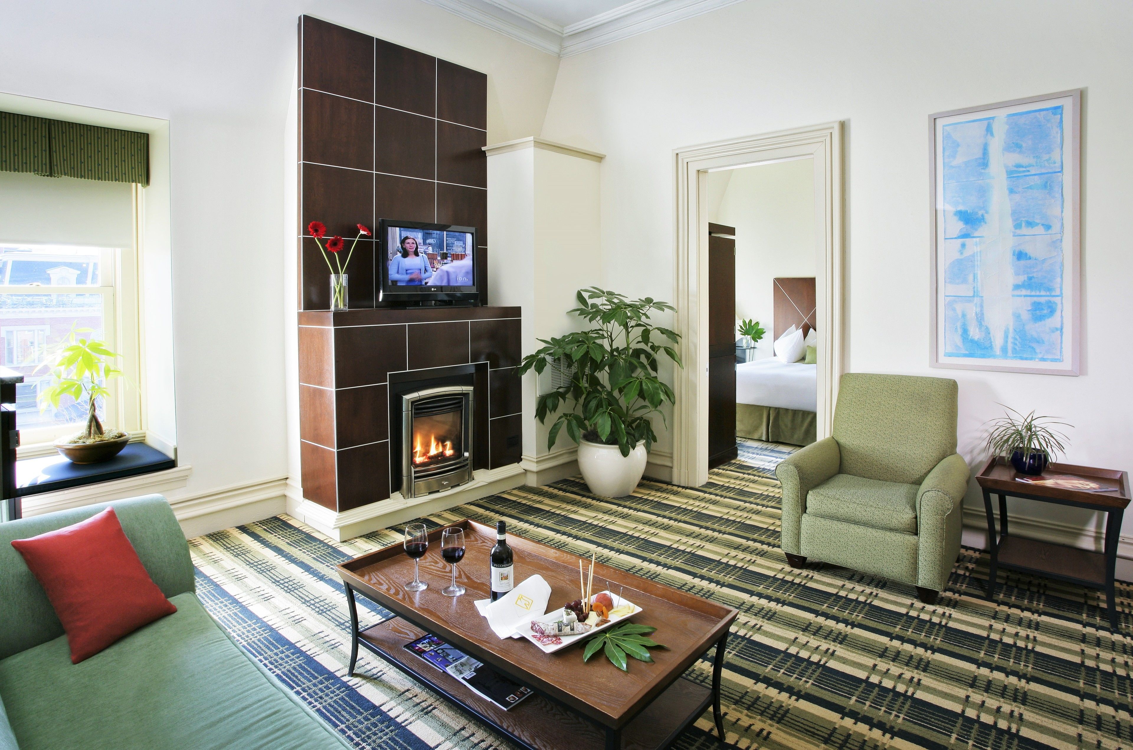 suite, 1 queen bed (suite) | hypo-allergenic bedding, individually decorated, individually furnished