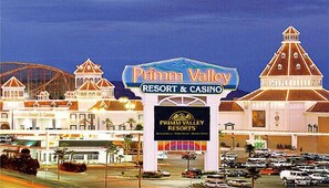 A sign for Primm Valley Resort & Casino with a Ferris wheel and a large building in the background. - Primm Valley Hotel & Casino, a Travelodge by Wyndham (Jean)