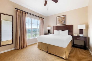 Premium bedding, in-room safe, iron/ironing board, free WiFi at Hilton Vacation Club Aqua Sol Orlando West