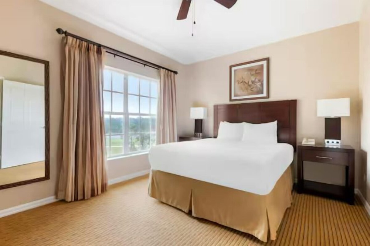 Premium bedding, in-room safe, iron/ironing board, WiFi (free)