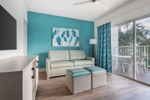 Flat-screen TV, DVD player - Hilton Vacation Club Aqua Sol Orlando West (Winter Garden)