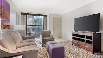 Leilighet, 2 soverom, kjøkken | Oppholdsområde | TV, DVD-spiller og bordtennis