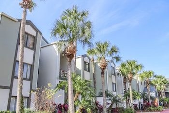 Hotel Exterior at Parkway International Resort