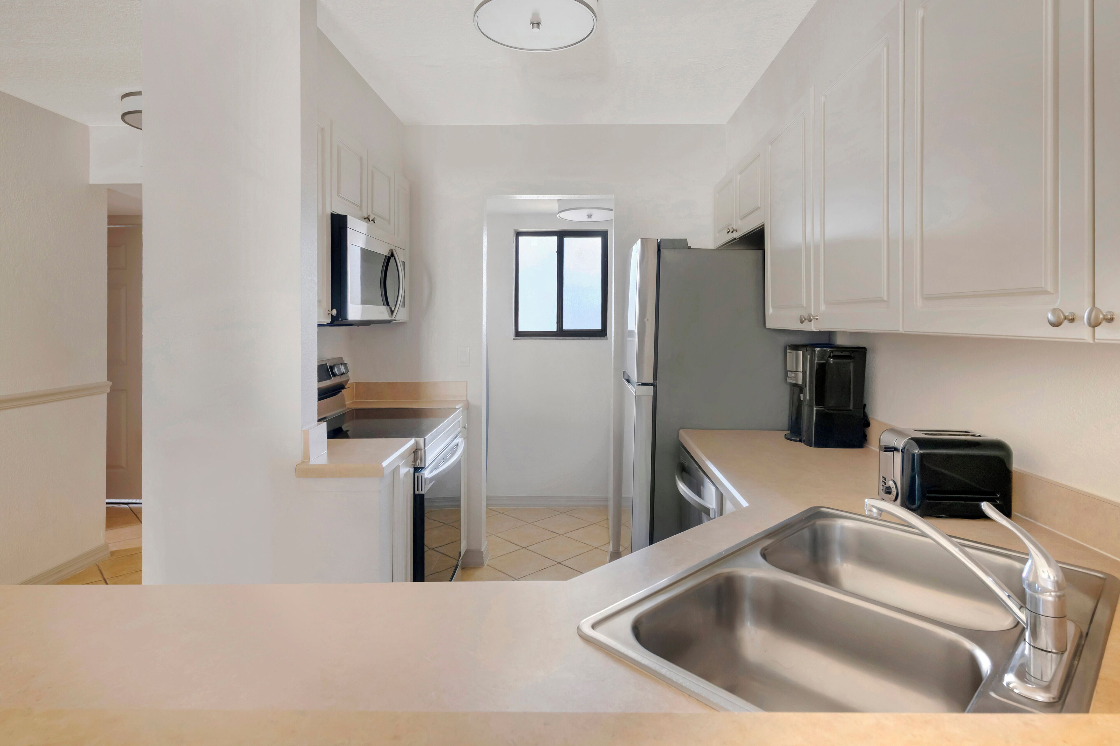 condo, 2 bedrooms, kitchen | private kitchen | fridge, microwave, oven, stovetop