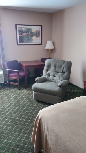 1 bedroom, down comforters, desk, laptop workspace