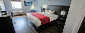 Classic Room, 1 King Bed | 1 bedroom, down comforters, desk, laptop workspace