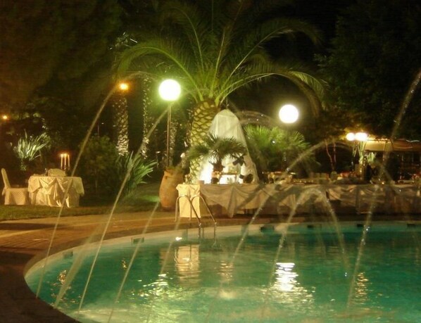 Seasonal outdoor pool