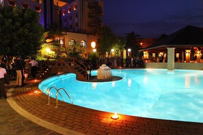Seasonal outdoor pool