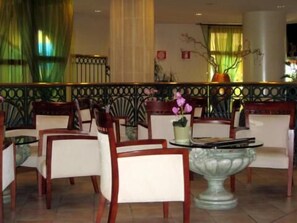 Lobby sitting area - Miceneo Palace Hotel (Scanzano Jonico)