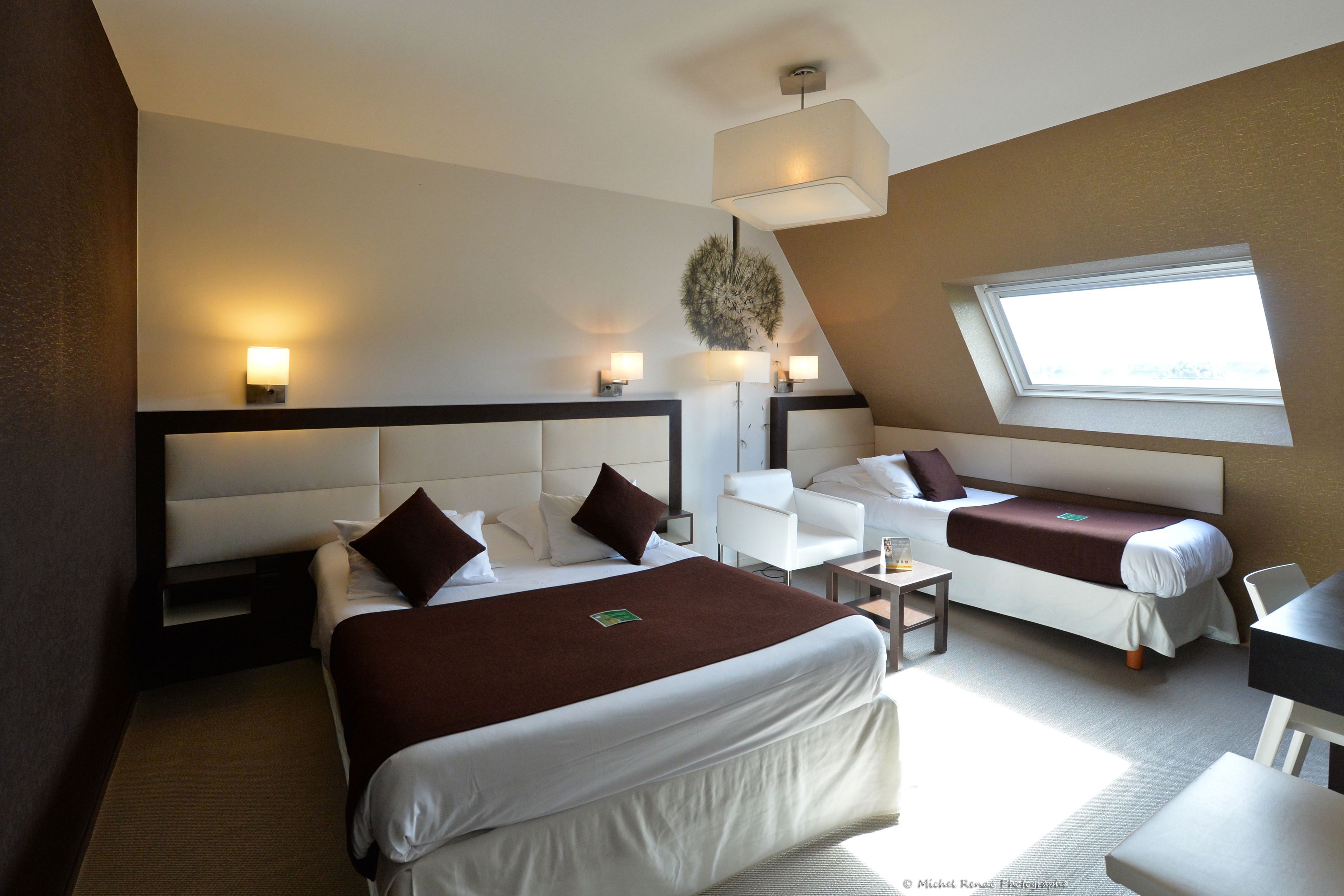 Literie de qualité supérieure, coffres-forts dans les chambres, bureau