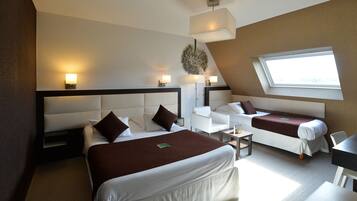 Literie de qualité supérieure, coffres-forts dans les chambres, bureau