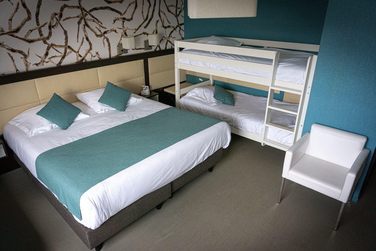 Premium bedding, in-room safe, desk, soundproofing