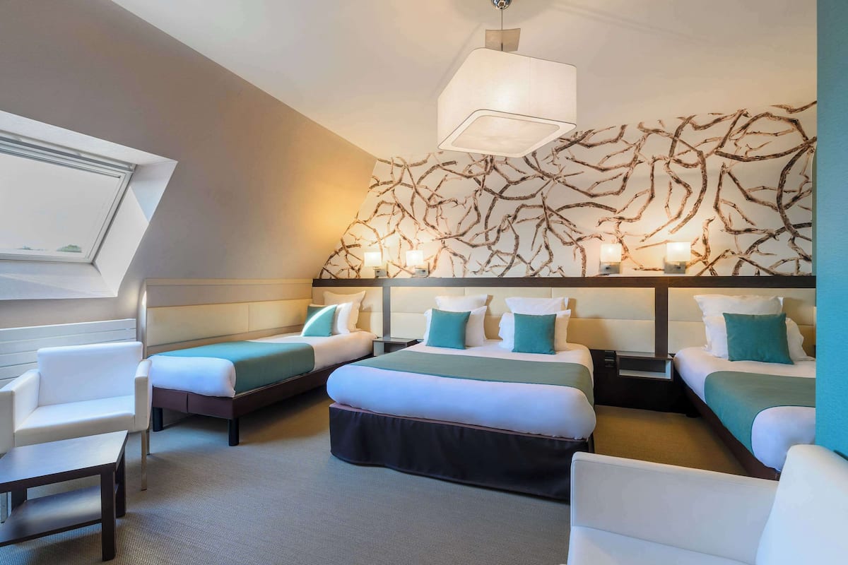 Premium bedding, in-room safe, desk, soundproofing