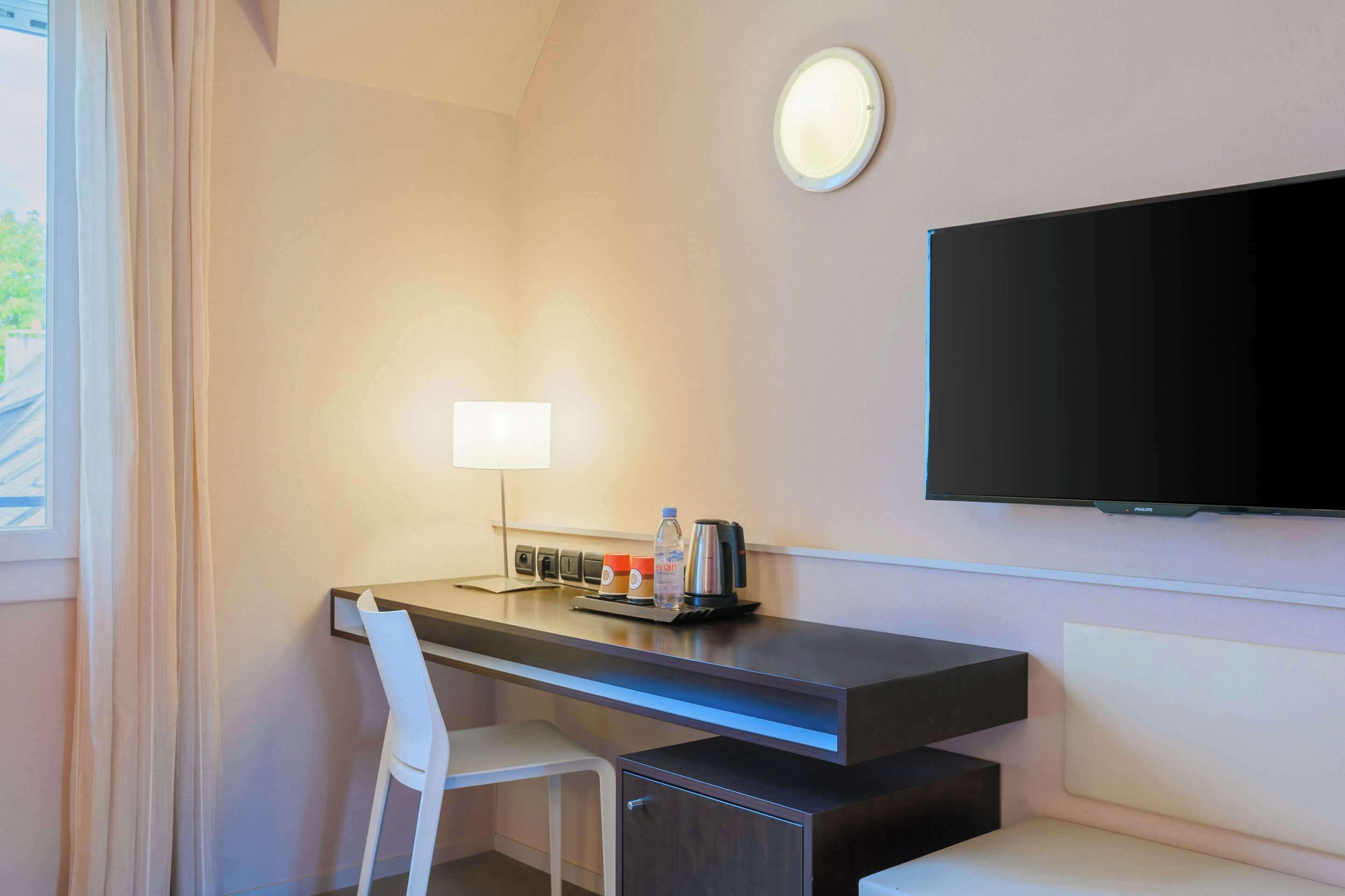 standard room, 2 single beds, non smoking | premium bedding, in-room safe, desk, soundproofing