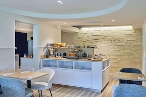 Daily continental breakfast (EUR 16 per person)