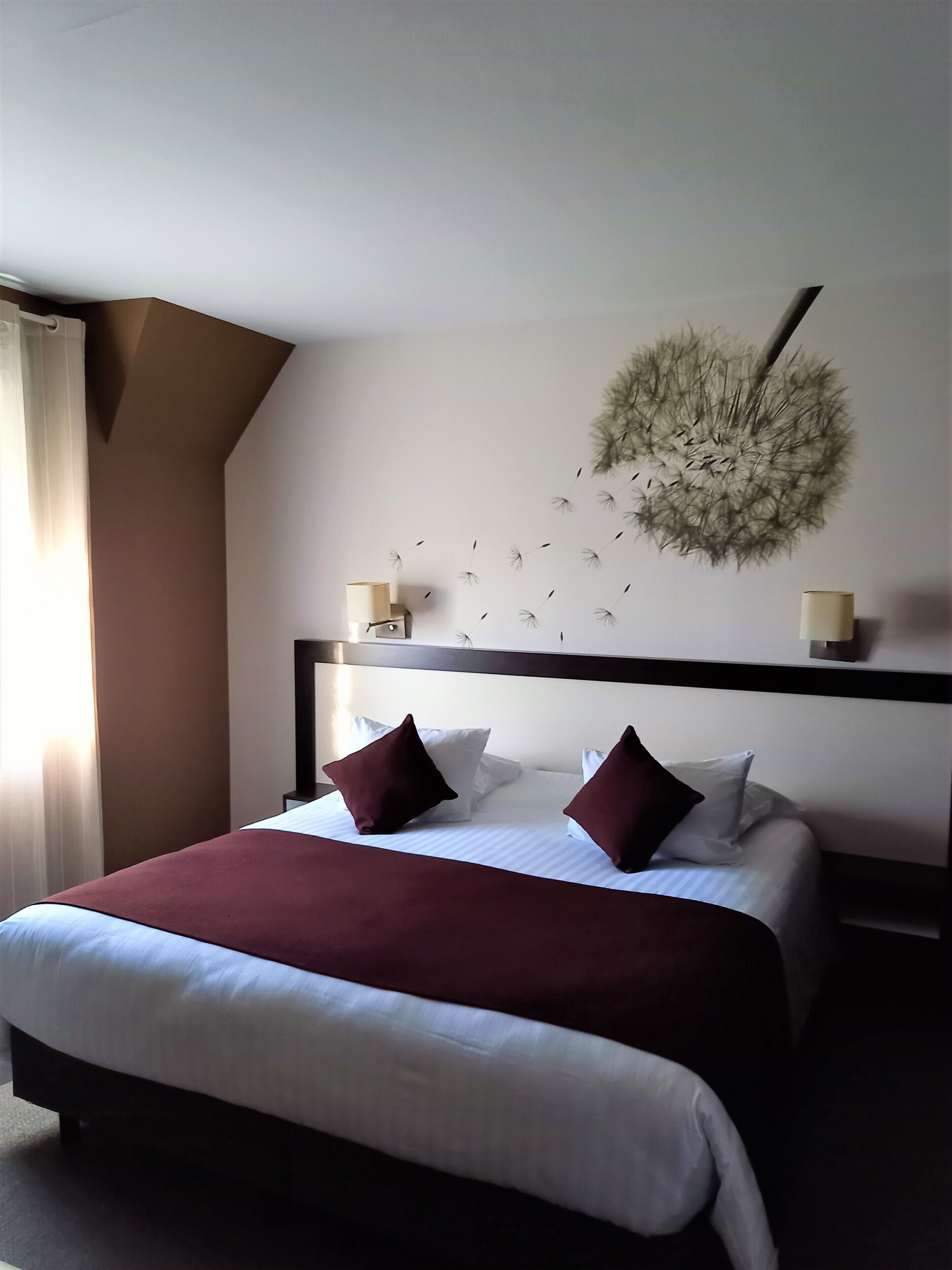 Bộ đồ giường cao cấp, két bảo mật tại phòng, bàn, phòng cách âm 