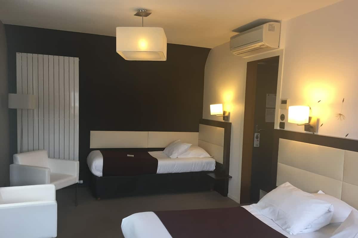 Premium bedding, in-room safe, desk, soundproofing