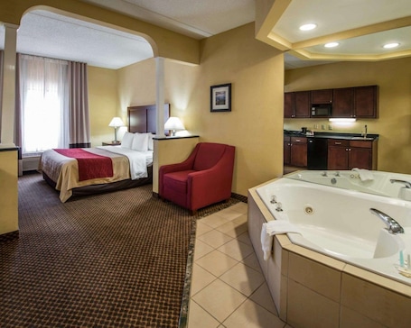 Premium bedding, pillowtop beds, in-room safe, desk. Comfort Inn & Suites Morganton South