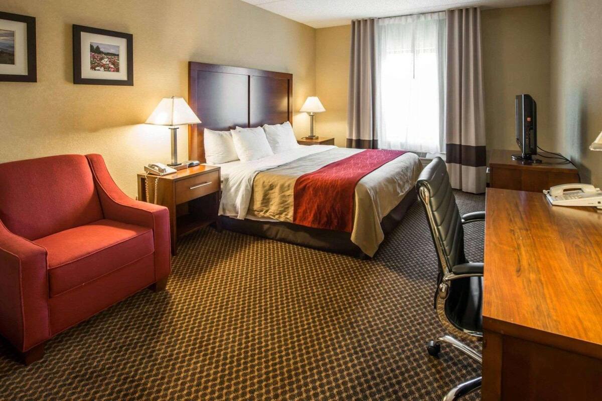 Premium bedding, pillowtop beds, in-room safe, desk