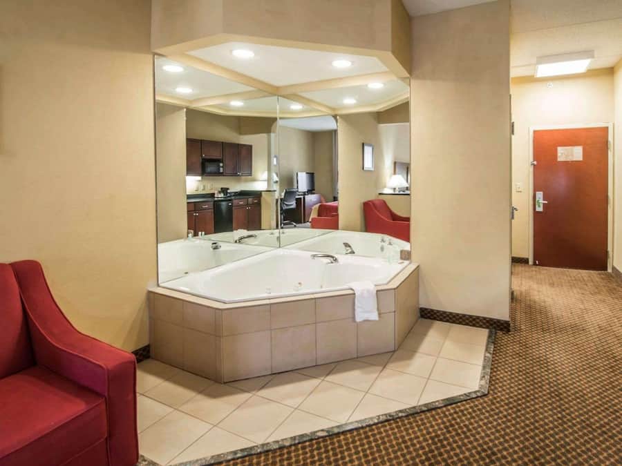 Hochwertige Bettwaren, Pillowtop-Betten, Zimmersafe, Schreibtisch