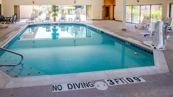 Indendørs pool