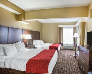 Premium bedding, desk, laptop workspace, iron/ironing board - Comfort Suites Lebanon (Lebanon)