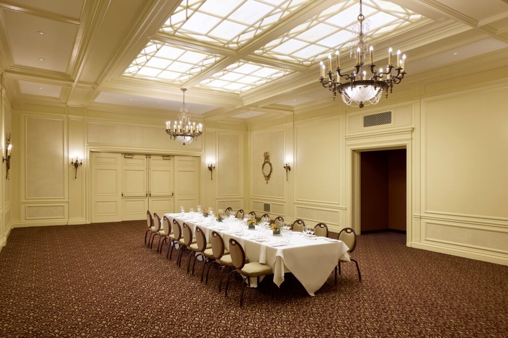 The Marcus Whitman Hotel & Conference Center by null
