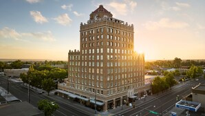 A large brick building with multiple floors, located at a city intersection. - The Marcus Whitman Hotel (Walla Walla)