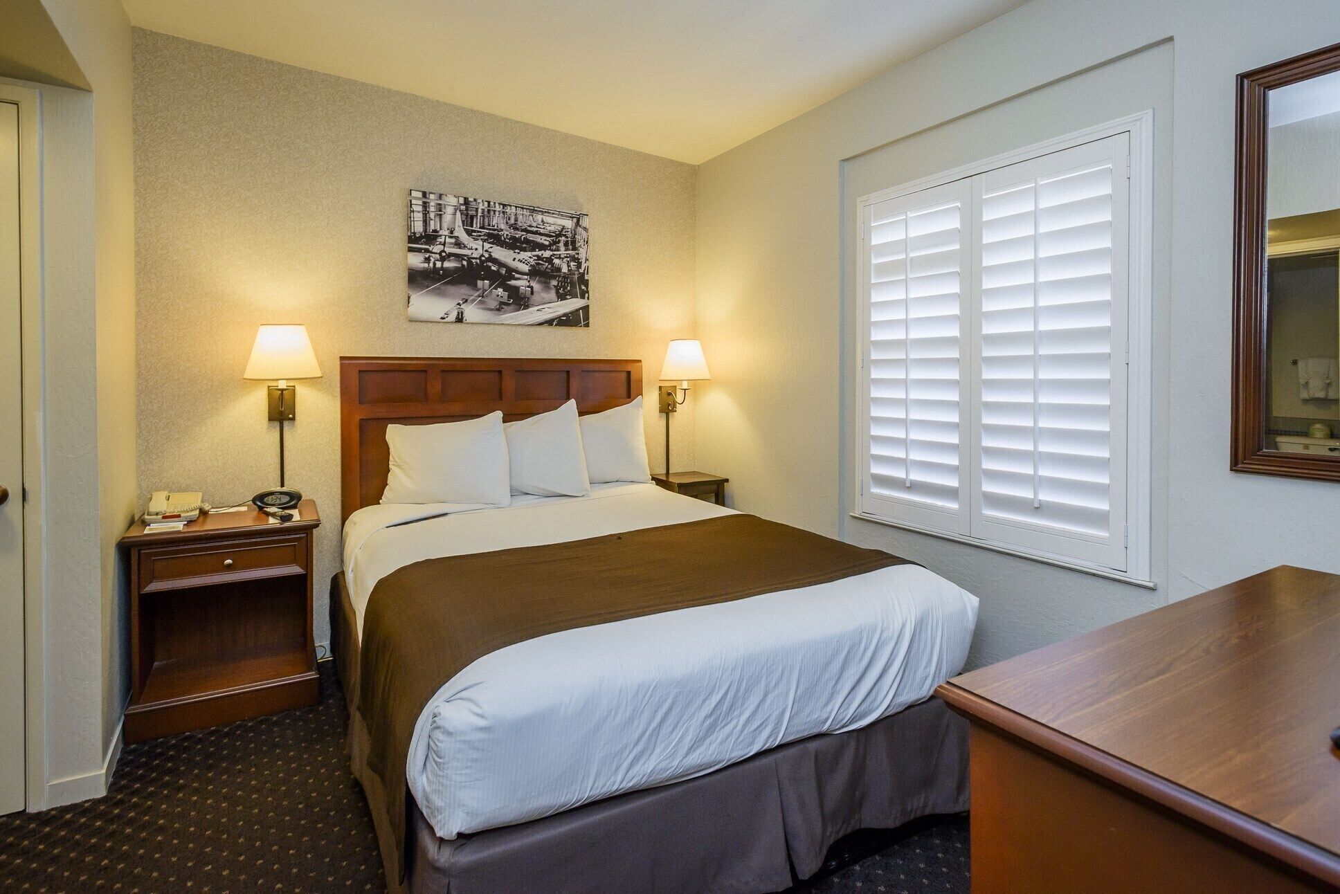 Camas con pillow-top, minibar y escritorio 