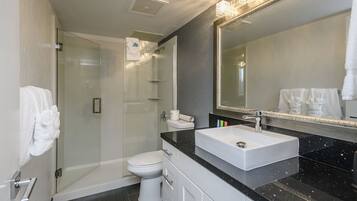Room, 2 Queen Beds, Kitchenette | Bathroom